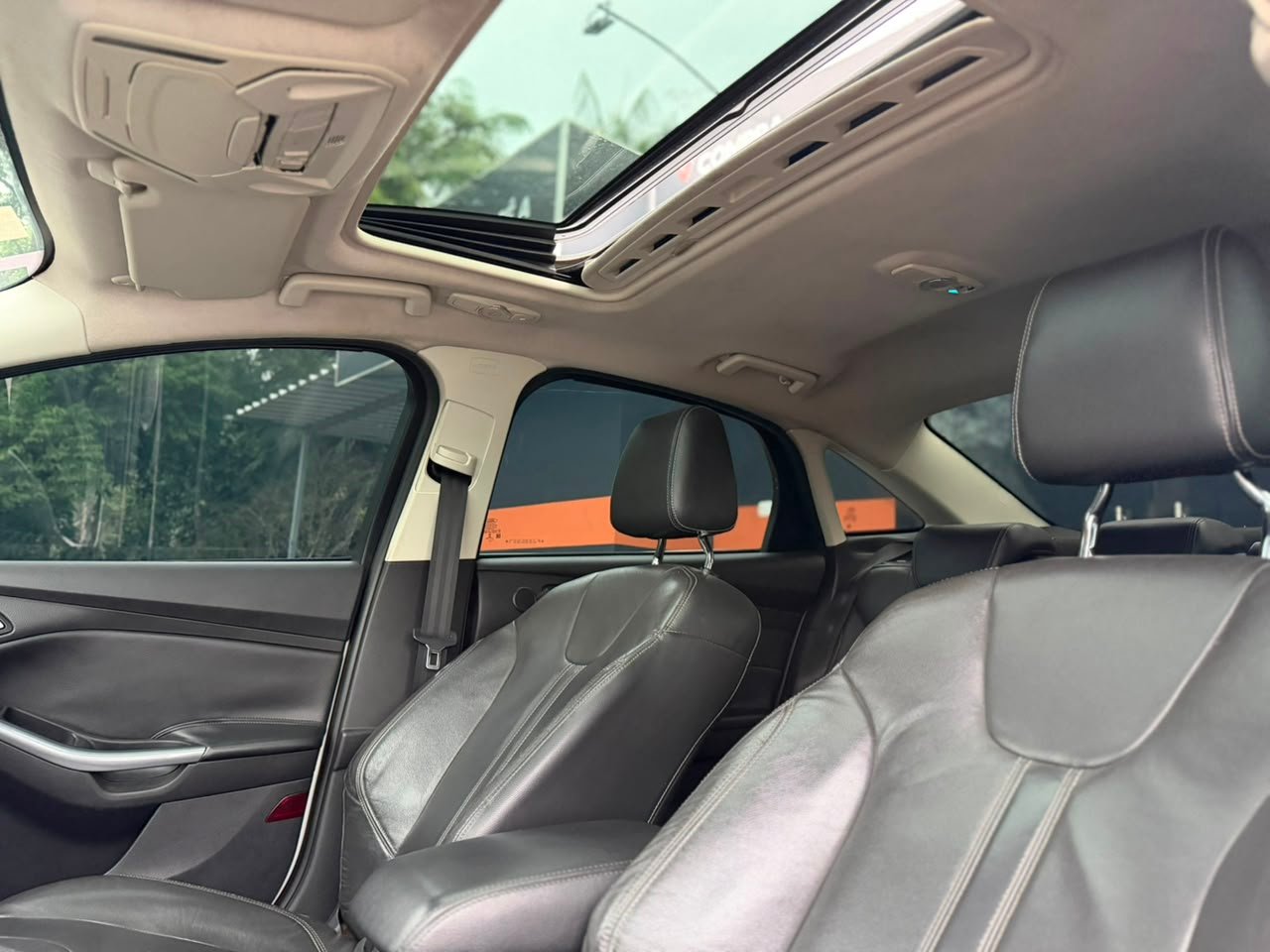 Foto 6 de FORD FOCUS SEDAN TITANIUM PLUS