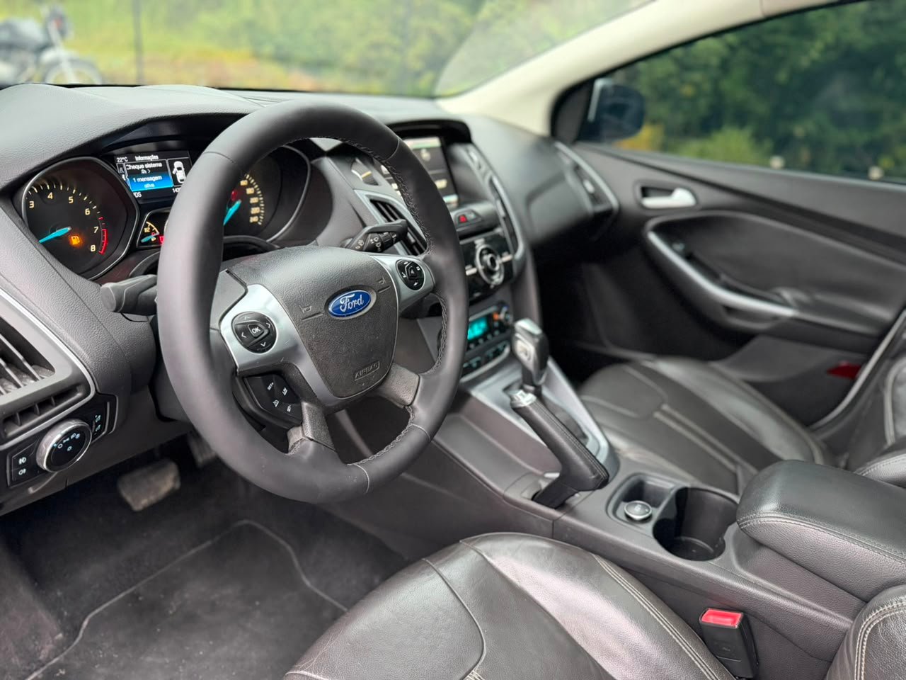 Foto 7 de FORD FOCUS SEDAN TITANIUM PLUS