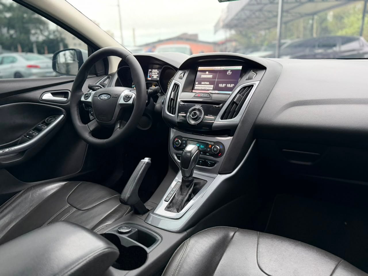 Foto 8 de FORD FOCUS SEDAN TITANIUM PLUS