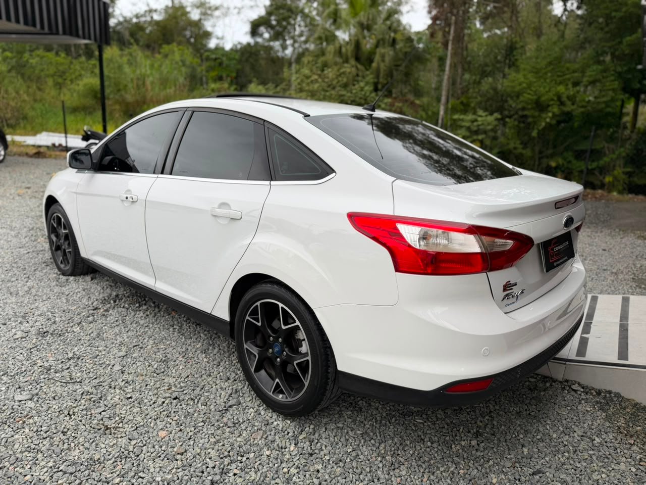 Foto 12 de FORD FOCUS SEDAN TITANIUM PLUS