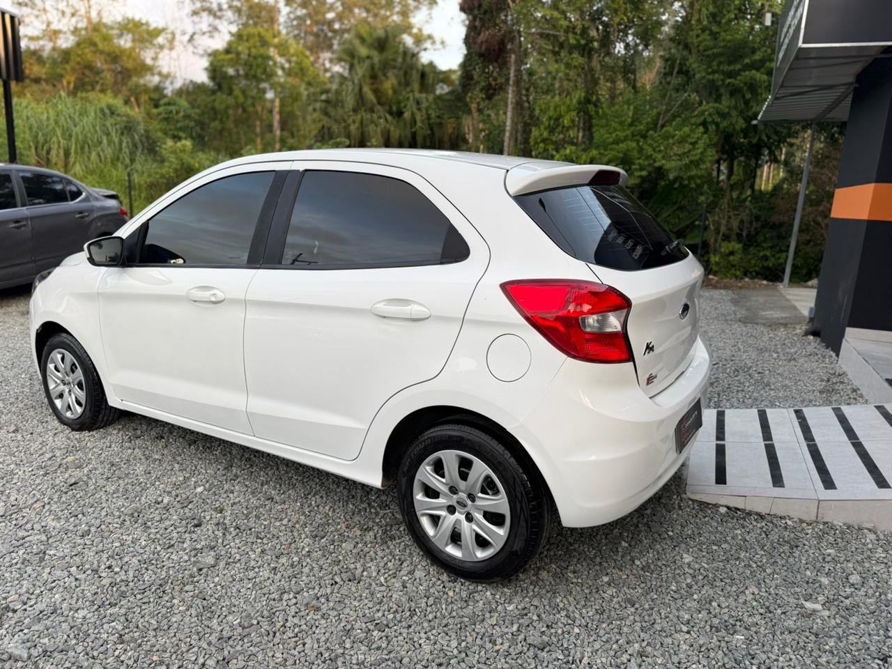 Foto 3 de FORD NEW KA SE