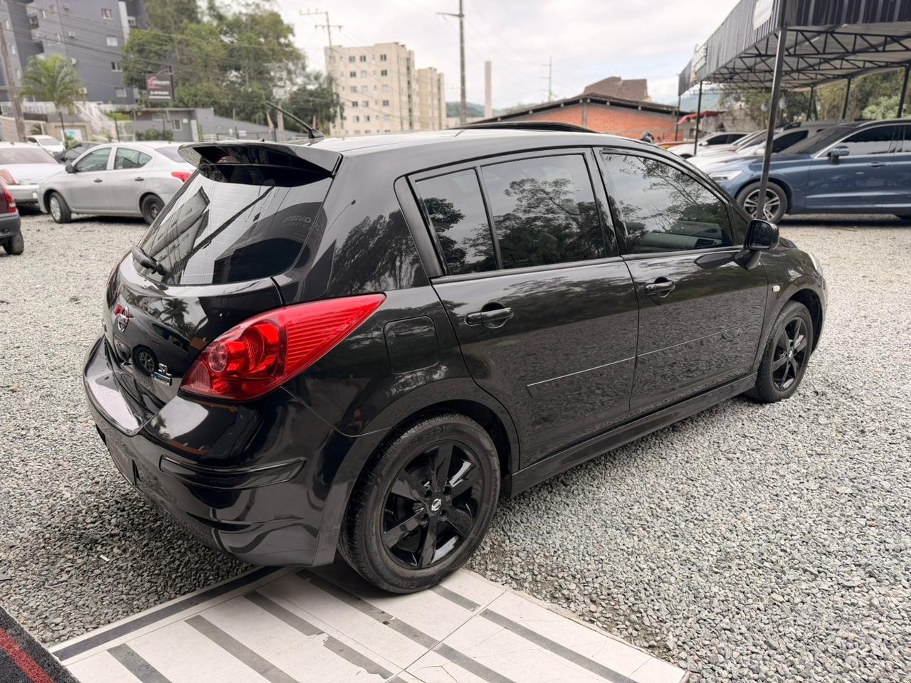 Foto 4 de NISSAN TIIDA SL