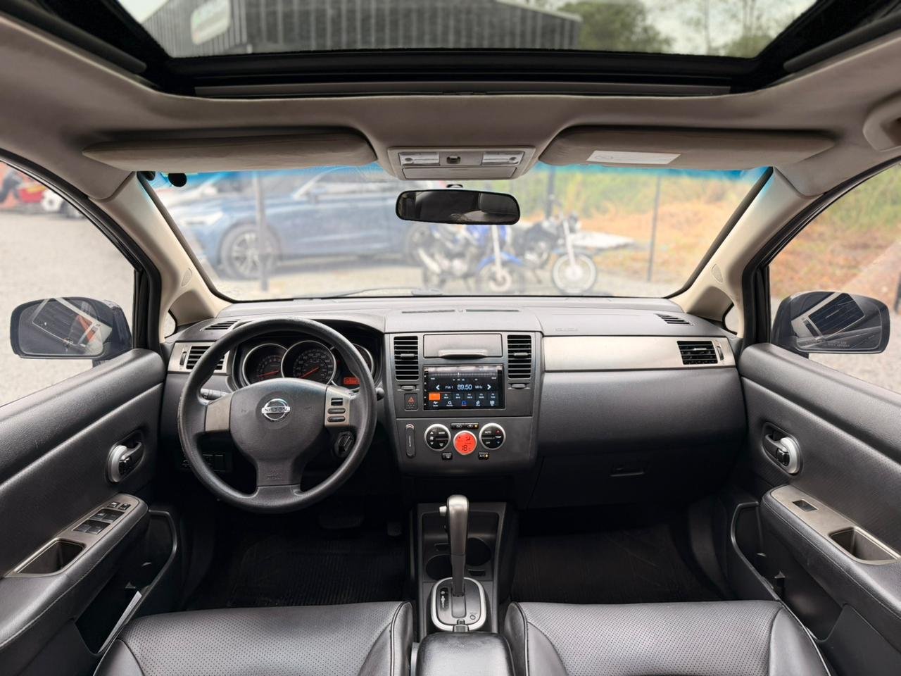 Foto 7 de NISSAN TIIDA SL