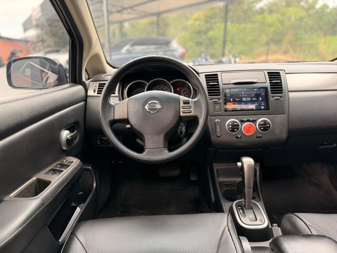 Foto 8 de NISSAN TIIDA SL