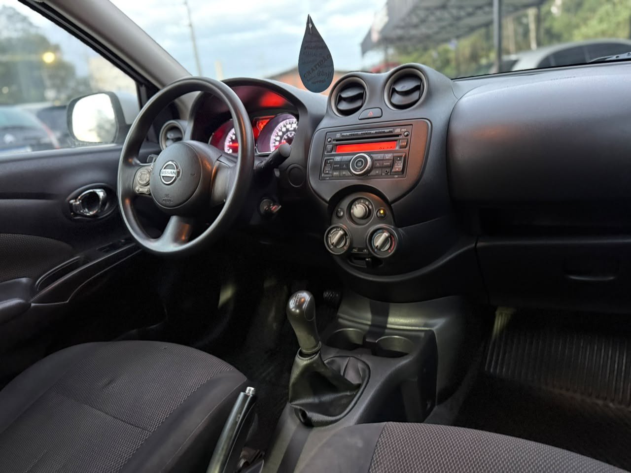 Foto 6 de NISSAN VERSA SL