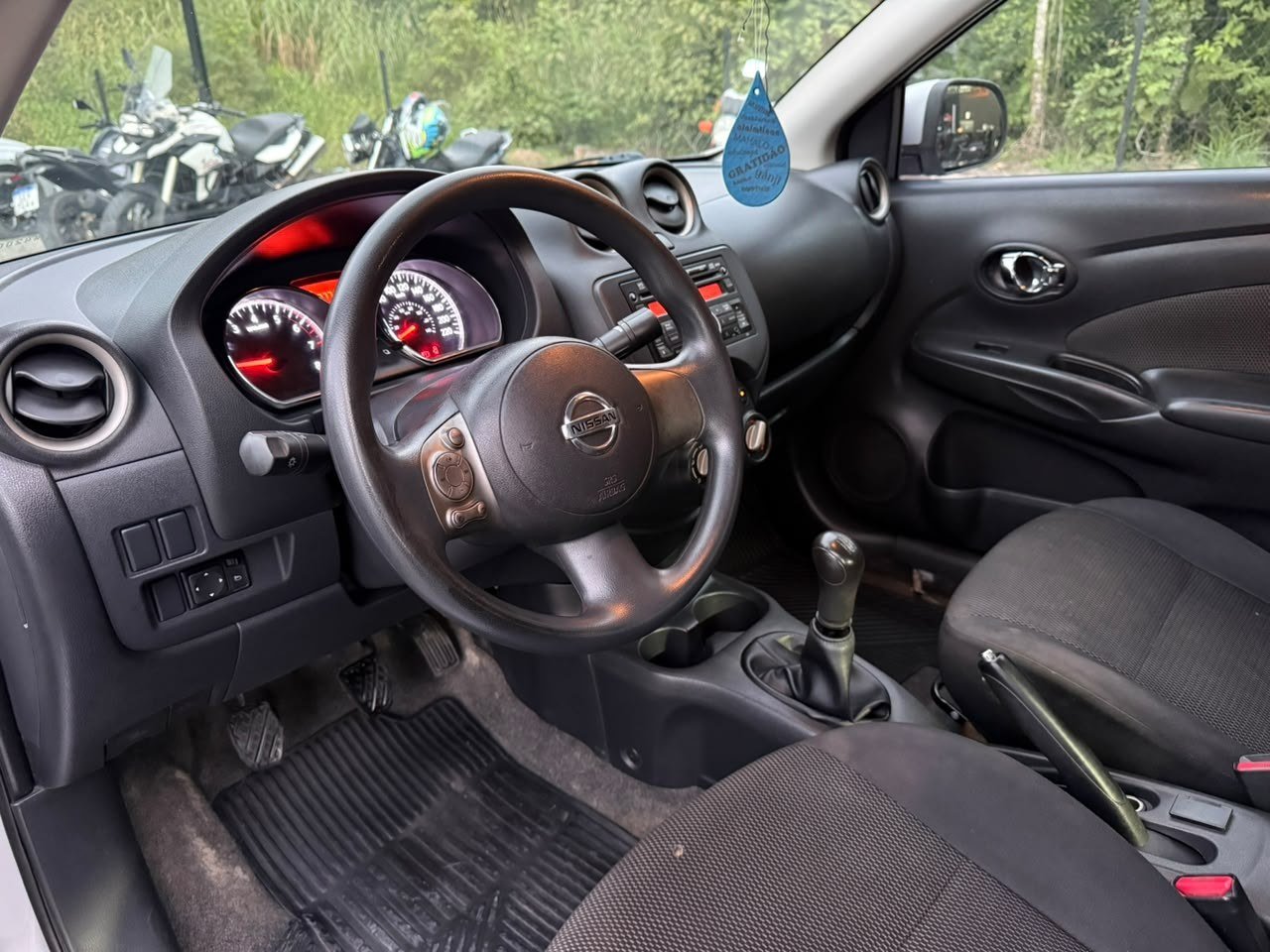 Foto 9 de NISSAN VERSA SL