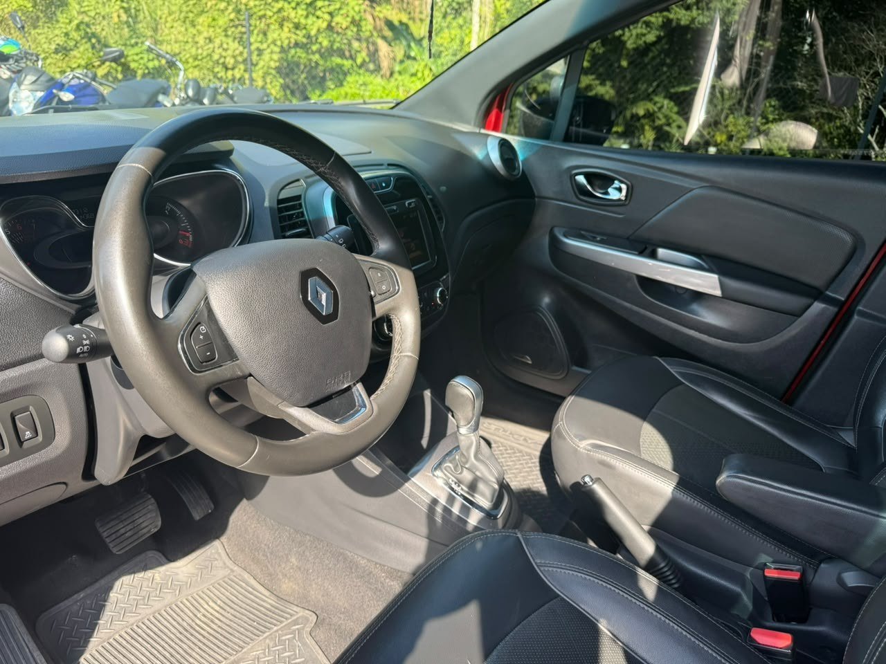 Foto 9 de RENAULT CAPTUR INTENSE