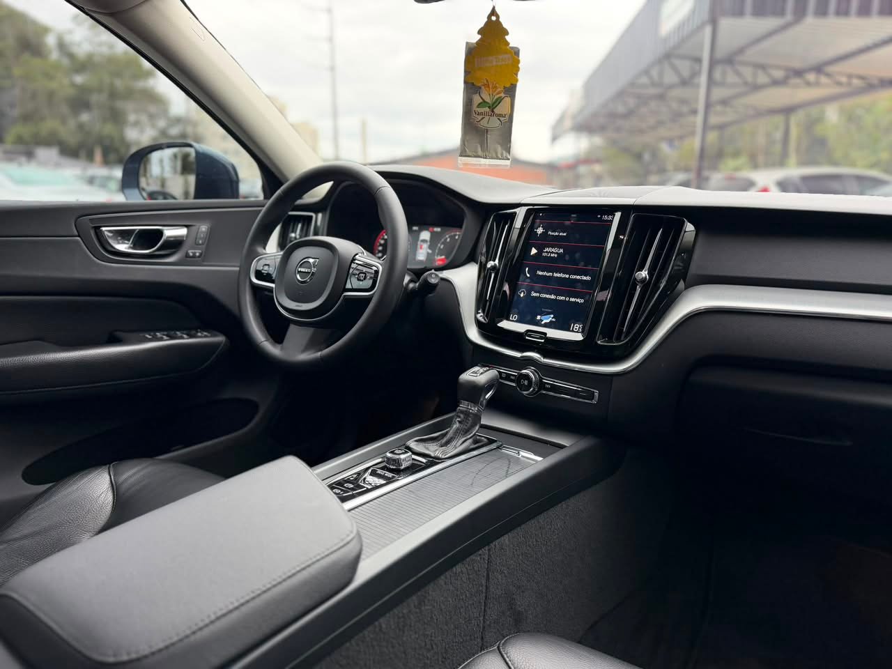 Foto 2 de VOLVO XC60 T5 MOMENTUM